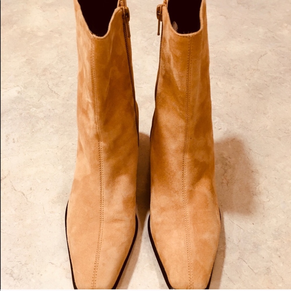 Etienne Aigner, camel suede boots